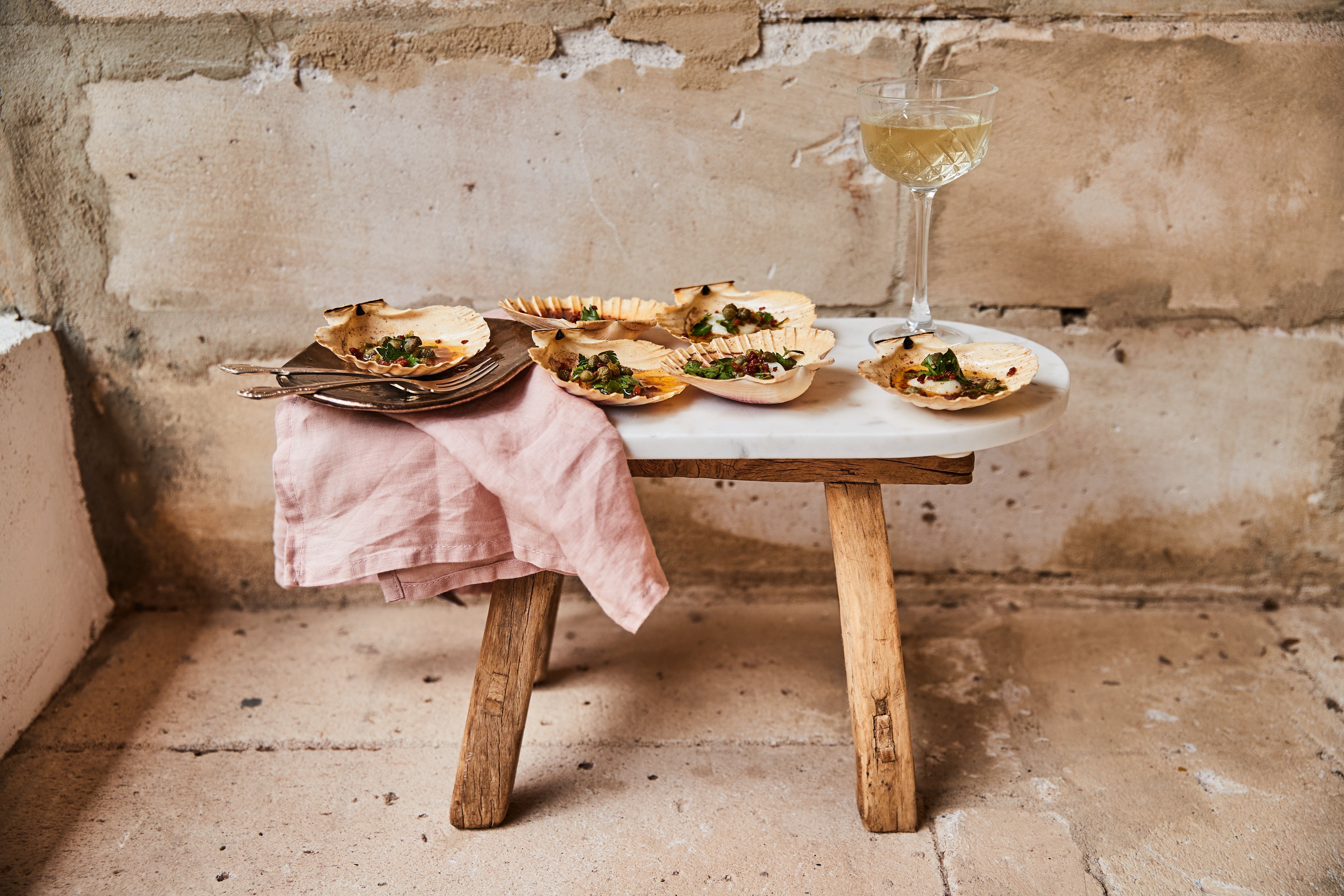 Slow Living Cooking: BBQ Scallops with Chorizo Crumb for Relaxed Gatherings
